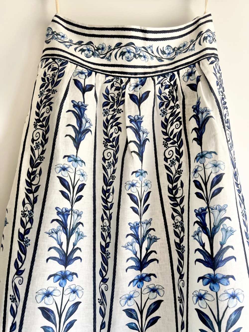 FARM Rio Off-White Flowers Arch Maxi Skirt Size Small NWT - Picture 3 of 11